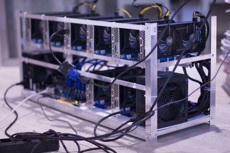 El mining de Bitcoin implica el uso de distintos equipos y medios