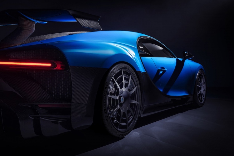 En cuanto a los neumáticos, el fabricante francés agregó nuevos Michelin Sport Cup 2 R.