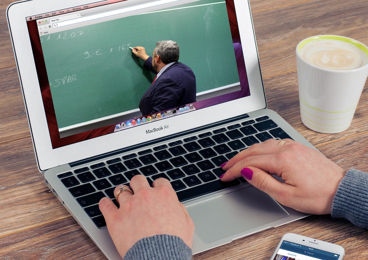 Las 10 mejores prácticas para impartir clases en línea: Prezi video