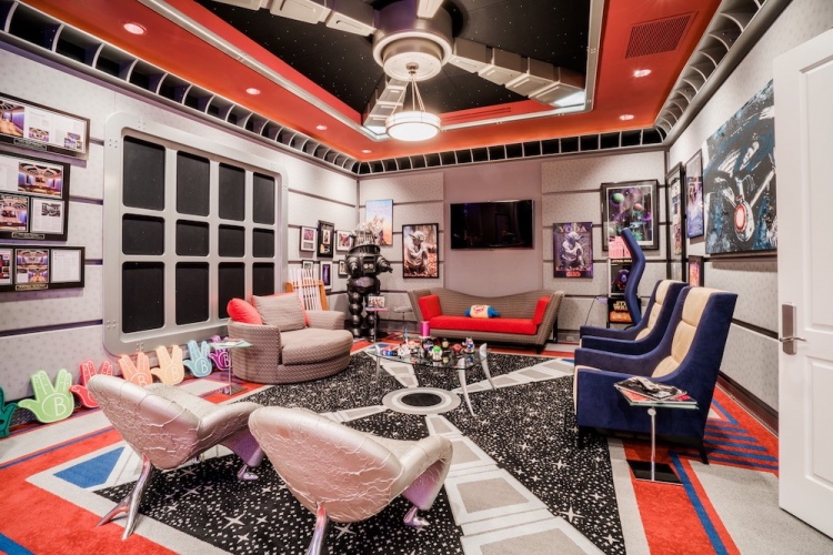 El financista Marc Bell pone en venta su casa en Florida inspirada en "Star Trek" por $19.9 millones