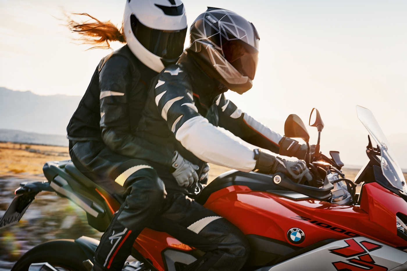Ya está disponible para comercialización la nueva motocicleta BMW S1000XR en España