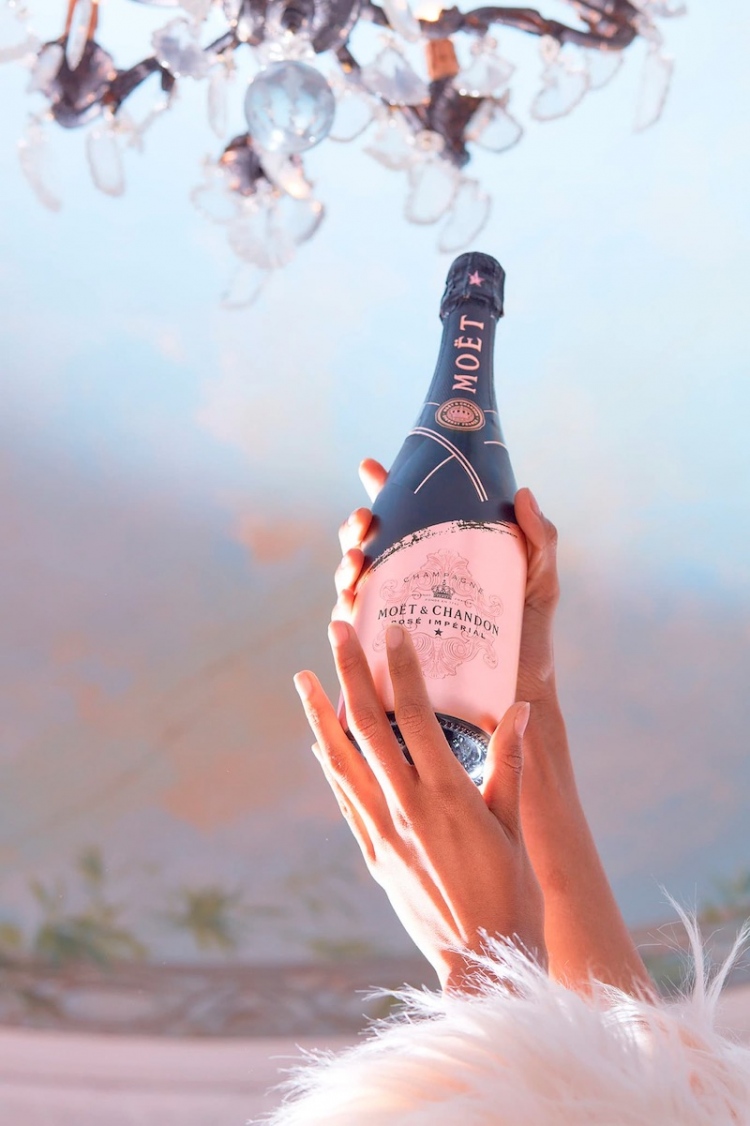 Conoce la nueva botella de champán Moët & Chandon Signature Rosé Impérial