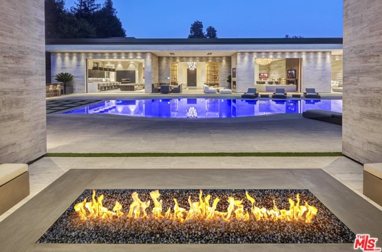 Kylie Jenner compra una espectacular mansión en L.A. por $36.5 millones
