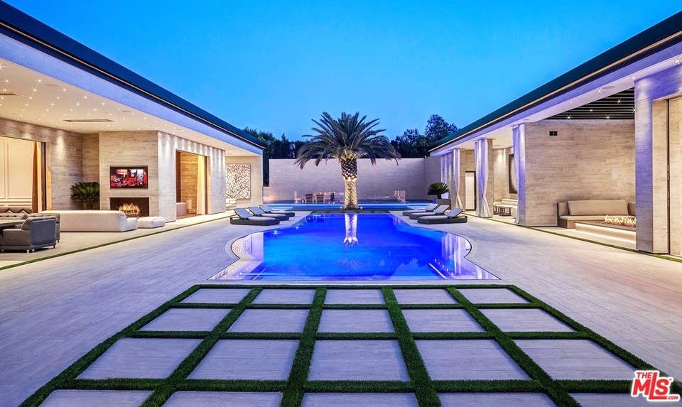 La multimillonaria más joven del Planeta expande su imperio inmobiliario con esta opulenta mansión en Los Ángeles, California.