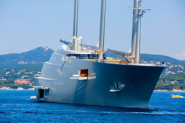 El colosal mega yate A o Sailing Yacht A