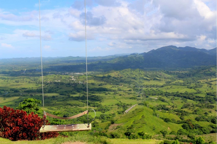 El famoso columpio de montaña Redonda en Miches, República Dominicana.