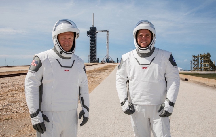 Los trajes espaciales usados por los astronautas para la misión NASA SpaceX 2020: Crew Dragon han recibido mucha atención.