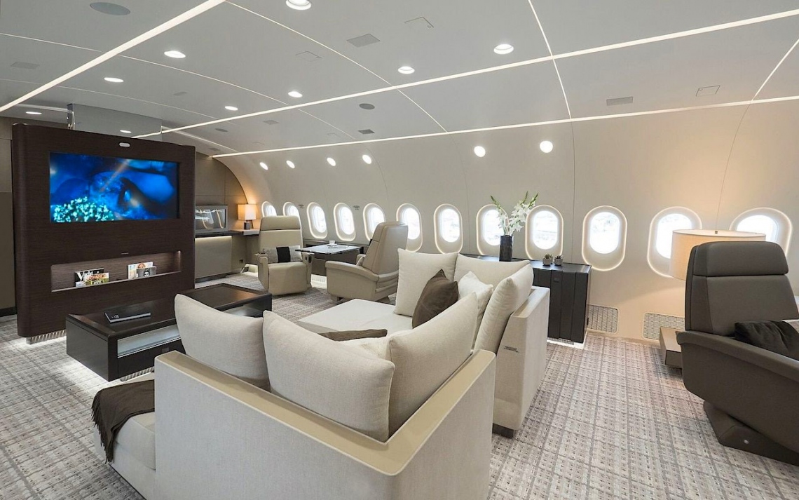 Niño Rico de Instagram nos da un tour por un ultra lujoso jet privado