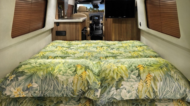 La nueva furgoneta Tommy Bahama Relax Edition es perfecta para unas vacaciones postcoronavirus.