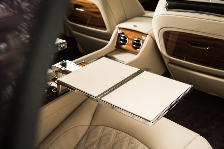 Bentley, el confort de los asientos traseros elevados a nuevas cotas