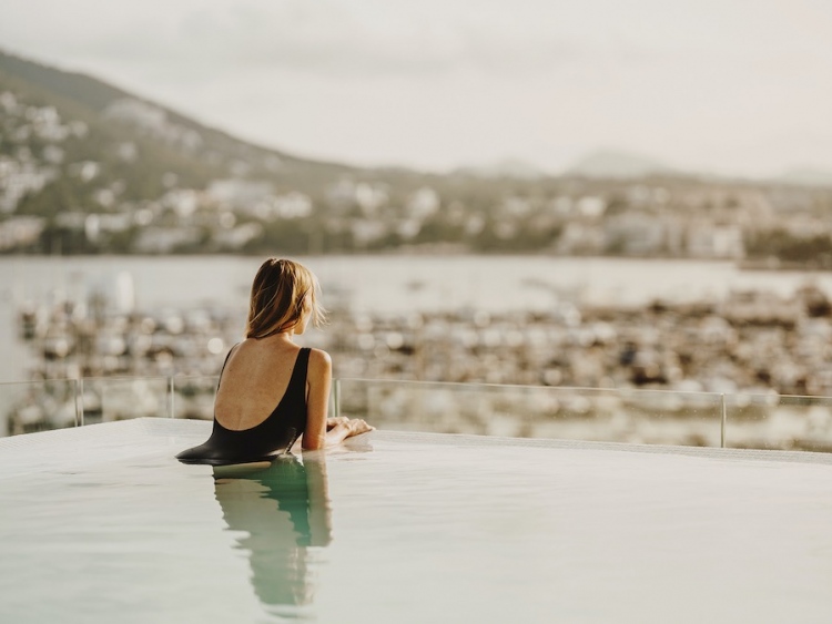 Aguas de Ibiza Grand Luxe Hotel inaugura temporada mañana 10 de julio con más habitaciones y su espectacular terraza.