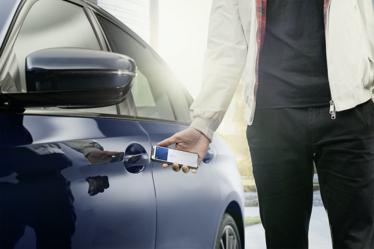 BMW Digital Key para iPhone, una manera segura y fácil de usar el iPhone como una llave del coche para abrir, cerrar, conducir y compartir las llaves con amigos.