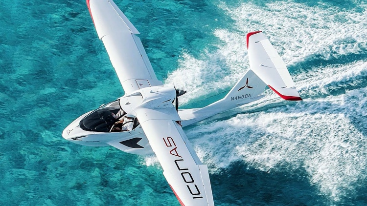 Cómo volar un hidroavión deportivo ICON A5