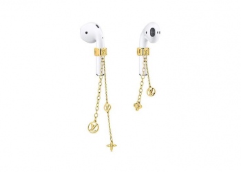 Los pendientes para auriculares con monograma de oro de Louis Vuitton por 350 dólares son una decepción