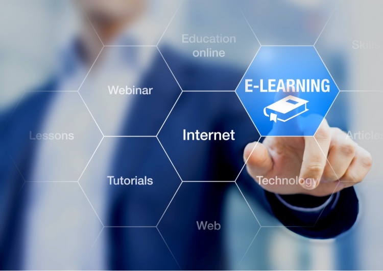 Concepto de aprendizaje electrónico (E-Learning) con un programa de educación en línea.