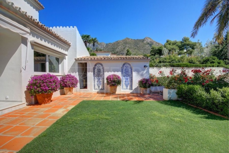 Espectacular villa en Cascada de Camoján, uno de los lugares más exclusivos y caros de Marbella.