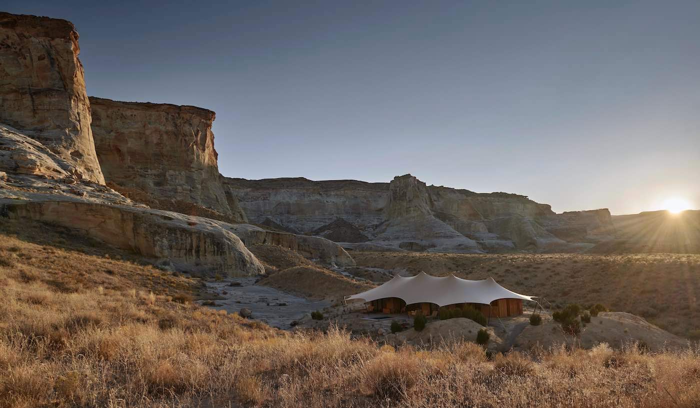 El campamento de lujo se encuentra asentado sobre 136 impresionantes acres de tierra en Utah.