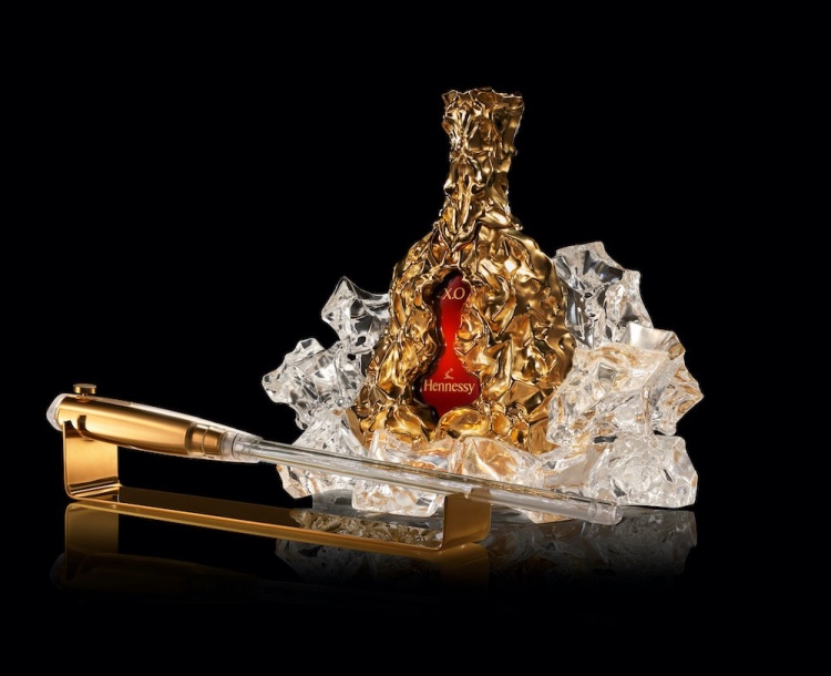 Frank Gehry diseña una botella de oro para conmemorar el 150 aniversario del coñac Hennessy X.O