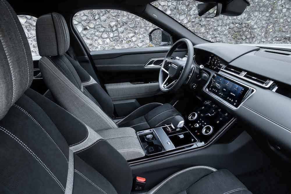 Range Rover Velar eléctrico con motor híbrido enchufable y un innovador sistema de infoentretenimiento