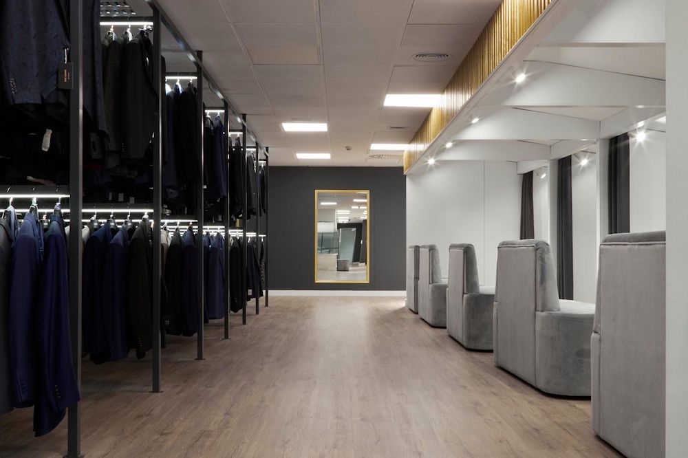 La boutique cuenta con amplios espacios envueltos en luz natural, para lograr el disfrute de los clientes y adaptarse a los protocolos sanitarios.