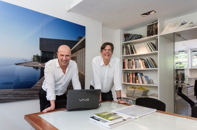 Arsenio Pérez Amaral, a la izquierda, junto a Antonio Corona Bosch, a la derecha, socios de Corona-Amaral Arquitectura.
