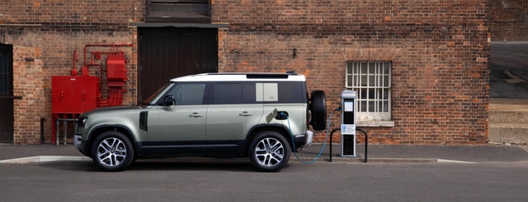 Land Rover Defender incorpora un modelo eléctrico híbrido enchufable, un diésel de seis y el nuevo X-Dynamic