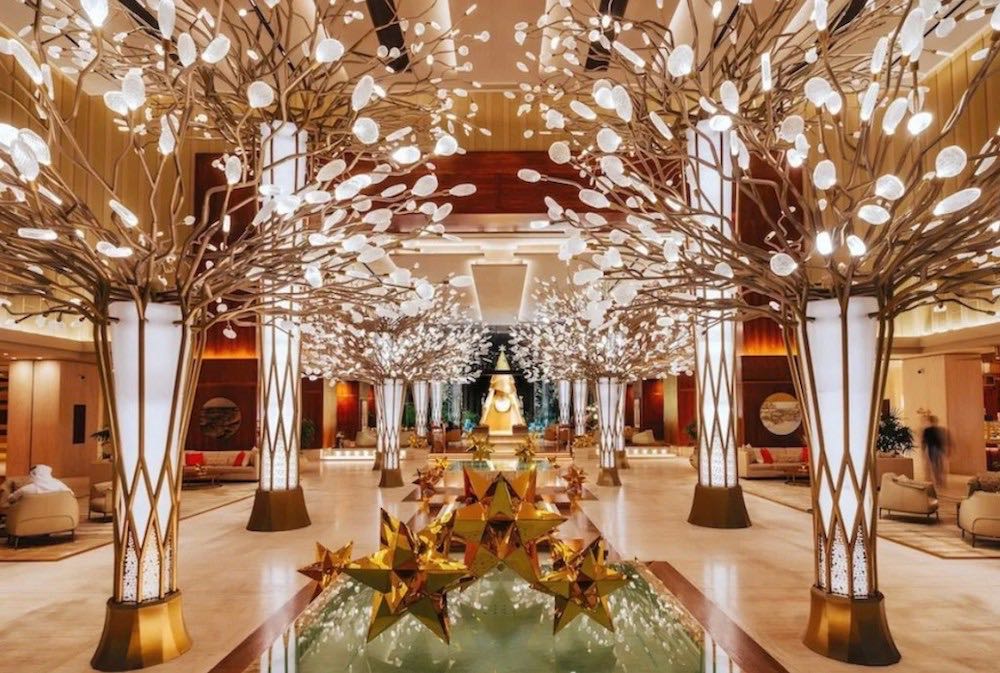 Mandarin Oriental Jumeira, Dubai presenta un árbol de Navidad Piaget único en su tipo