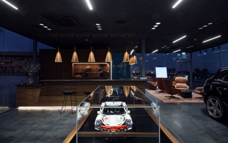Porsche inaugura un concepto exclusivo en la Marina de Cascais