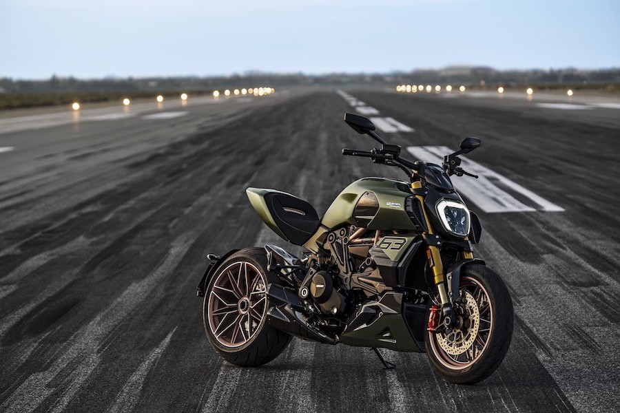 Ducati presenta un nueva moto inspirada en el hípercoche Sian FKP 37.