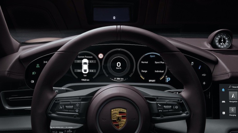 Porsche amplía la gama con un nuevo vehículo eléctrico.