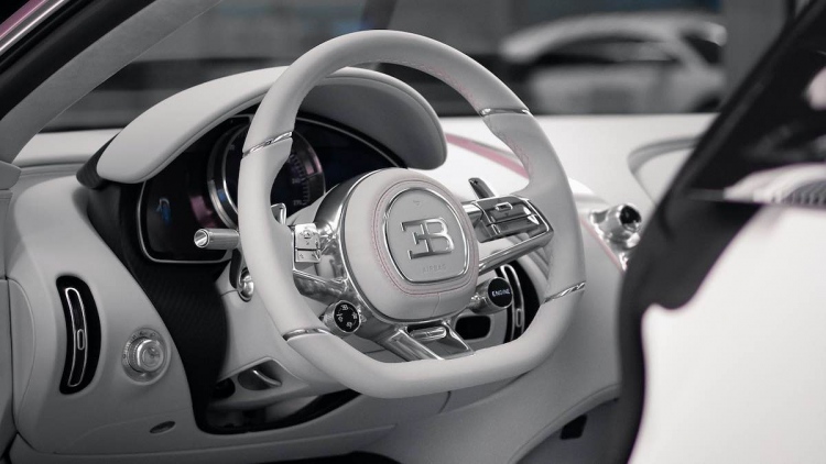 Esposo regala un Bugatti Chiron Sport color rosa a su esposa para el Día de San Valentín