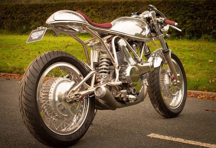Jim Alonze convierte esta Ducati 750 en una obra maestra de titanio