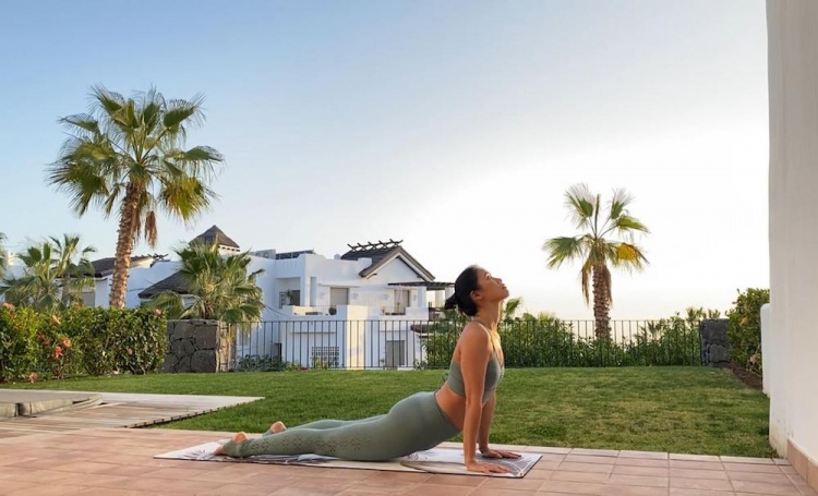 Xuan Lan, la mayor influencer del yoga en España, desconecta en Abama Resort, en Tenerife