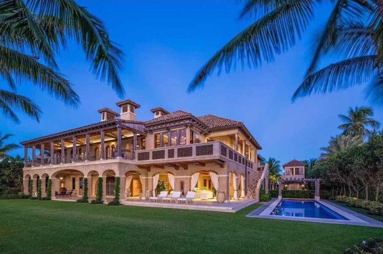 Esta espectacular casa frente al mar en Naples, Florida, está a la venta por 49,5 millones de dólares