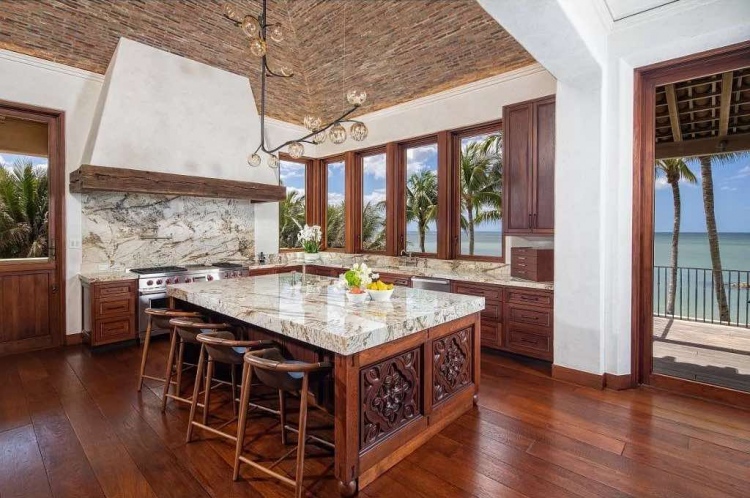 Esta espectacular casa frente al mar en Naples, Florida, está a la venta por 49,5 millones de dólares