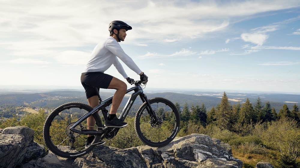 Porsche AG presenta la eBike Sport y la eBike Cross.