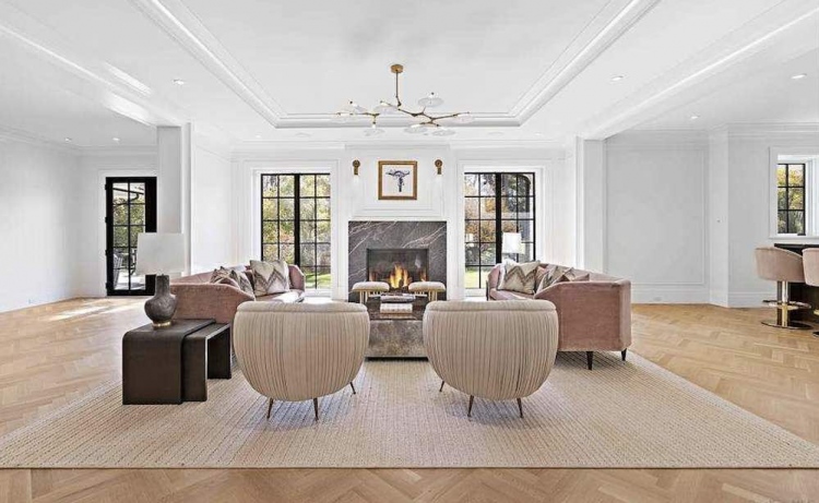 Esta mansión de estilo colonial en Old Westbury, Nueva York sale a la venta por $10 millones