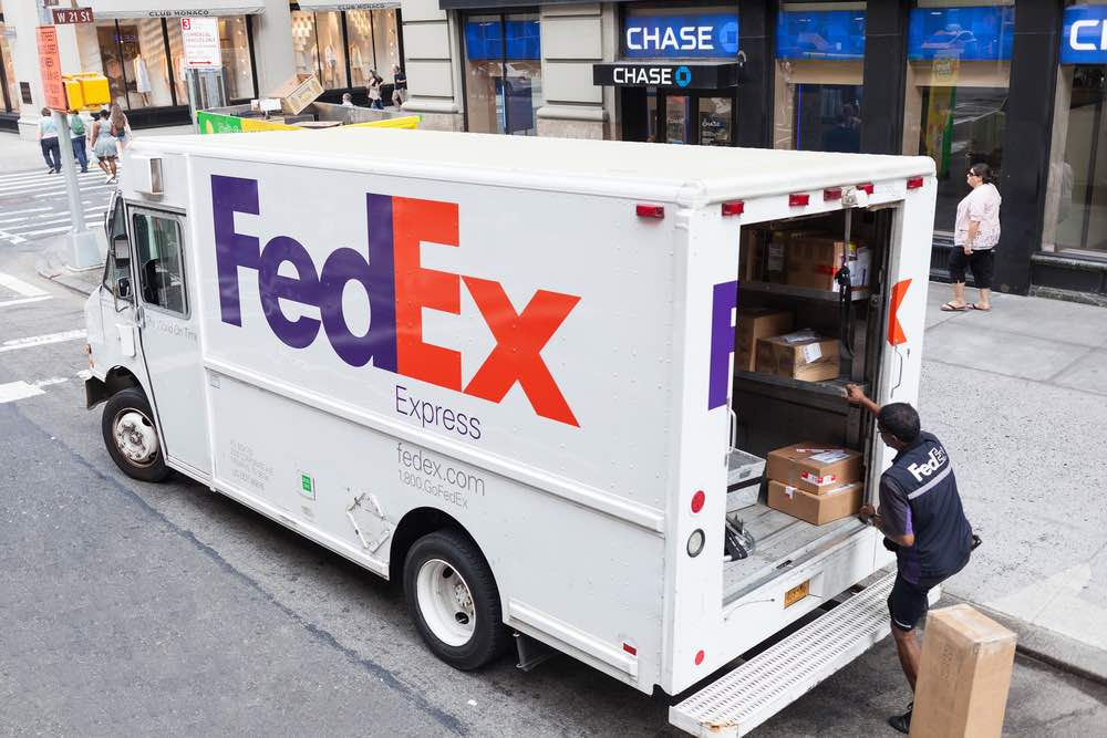 Camión de FedEx Express en Midtown Manhattan.