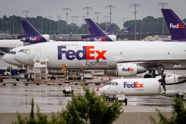 Aviones de FedEx Express en su SuperHub en el Aeropuerto Internacional de Memphis en Memphis, Tennessee.