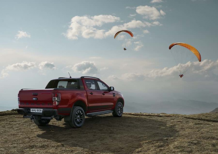 Ford añade las nuevas y exclusivas ediciones limitadas Ranger Stormtrak y Wolftrak a la gama de pickups más vendida de Europa