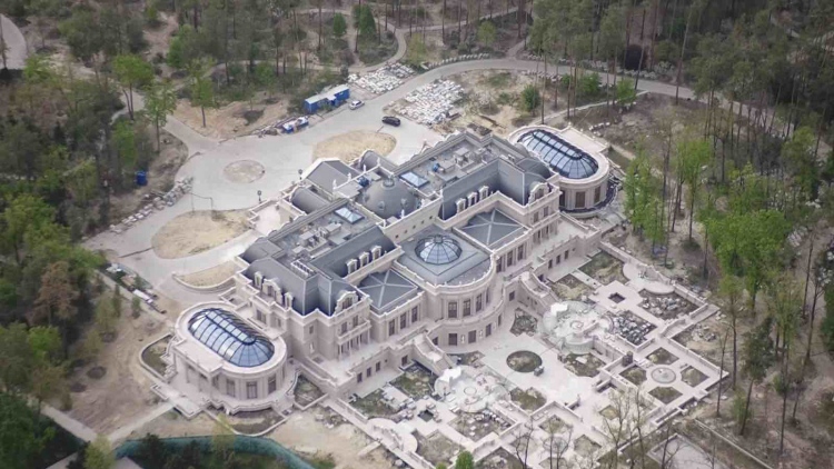 Chequea la espectacular mega mansión de un multimillonario ucraniano, en construcción en estos momentos