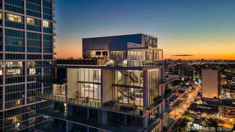 Lujoso penthouse de dos pisos en Miami Beach, Florida pide 40 millones de dólares