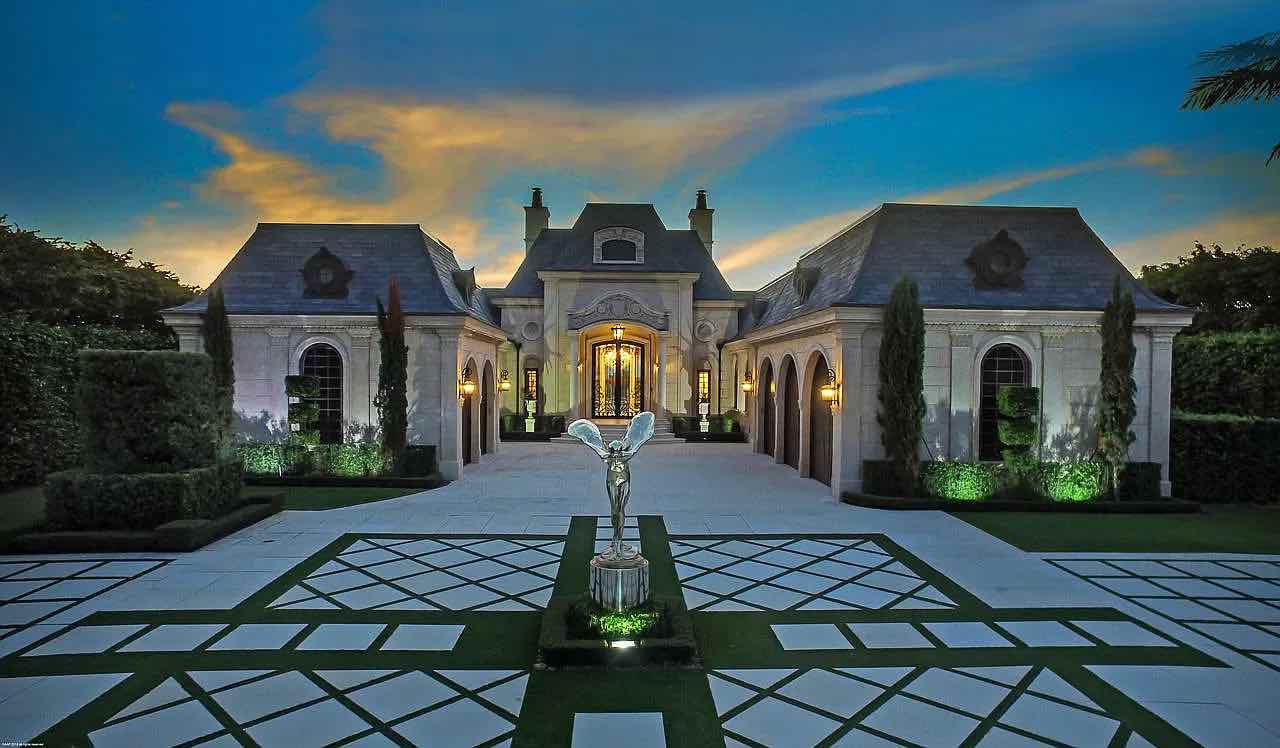 Esta espectacular casa frente al mar de inspiración francesa en Jupiter, Florida está a la venta por de $15 millones 
