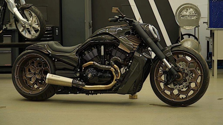 Box39 convierte una Harley-Davidson V-Rod de 2014 en la diabólica Giotto, la primera en una larga fila