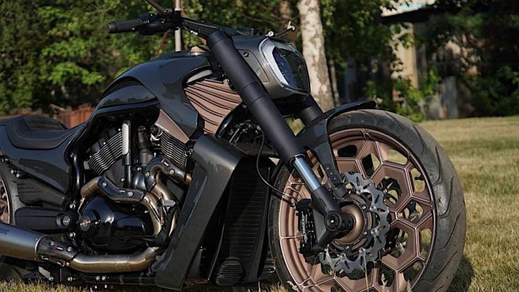 Box39 convierte una Harley-Davidson V-Rod de 2014 en la diabólica Giotto, la primera en una larga fila