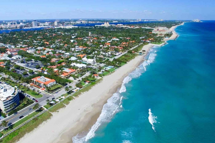 Increíble vista aérea de la costa de Palm Beach, Florida.