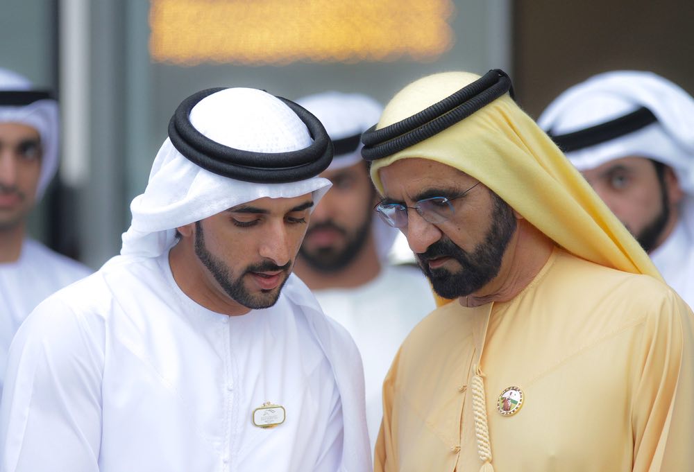 El Príncipe de Dubái con su padre, Mohammed bin Rashid Al Maktoum, él gobernante del Emirato de Dubai.