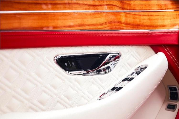 Lujoso interior de un Bentley hecho a mano inspira el diseño de un yate de lujo a medida