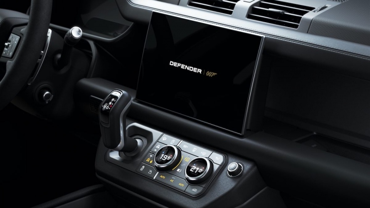 Land Rover Defender V8 Bond Edition 2022