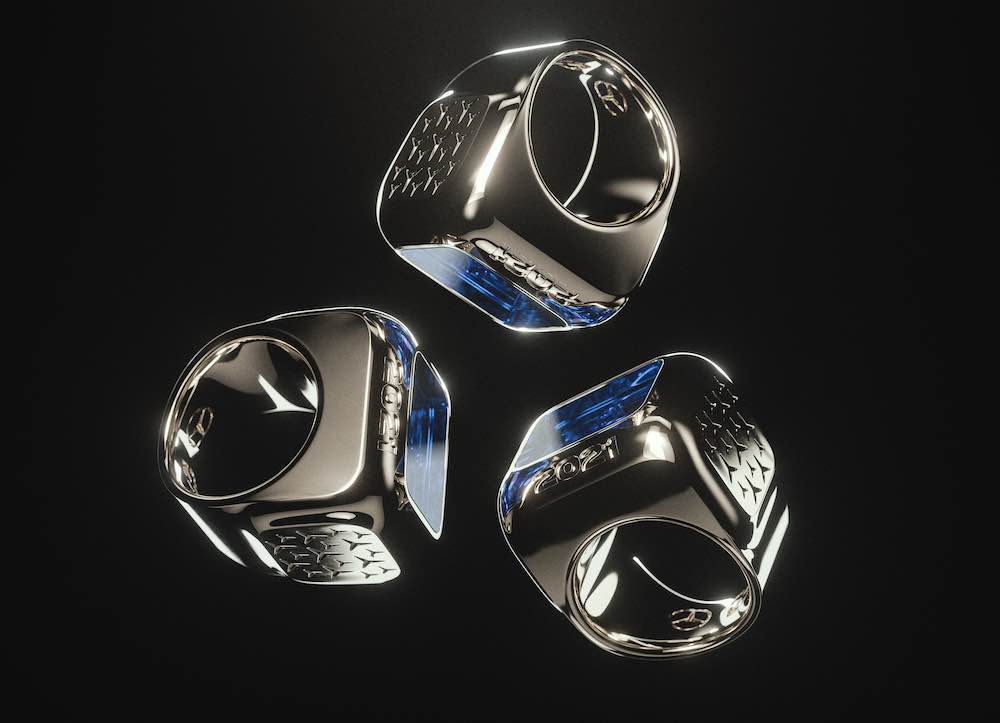 Riot Games y Mercedes-Benz presentan los anillos de campeonato de Worlds 2021.